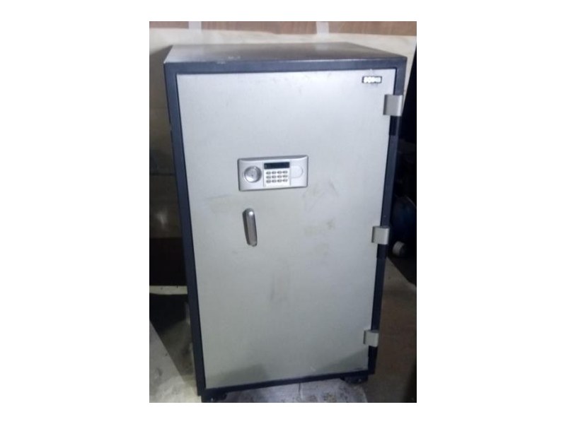 Large Heavy-Duty Safe - 127 cm